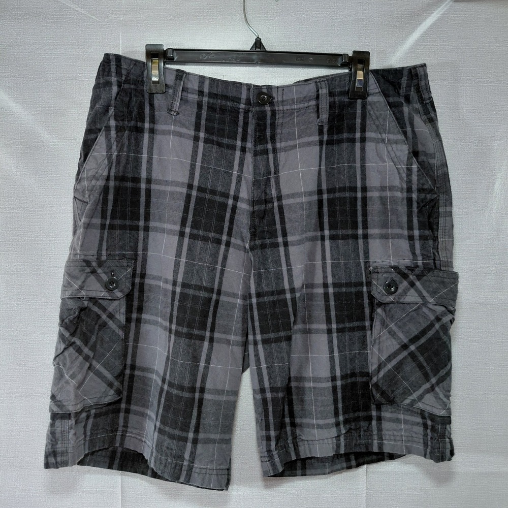 Highland Outfitters Plaid‎ Cargo Shorts Men's Sz 38 Black & Gray High Rise Y2K